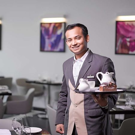S Hotel Bahrain Sanabis Felszereltség fotó