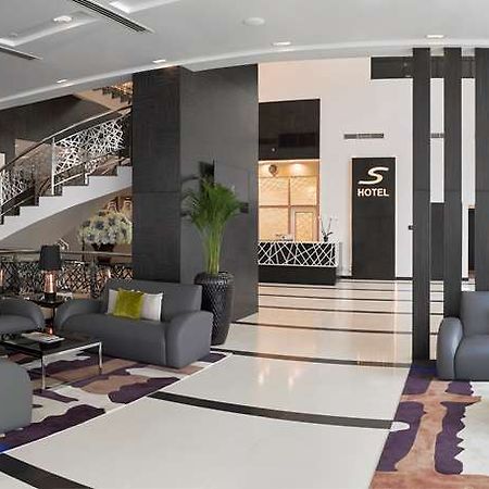 S Hotel Bahrain Sanabis Beltér fotó