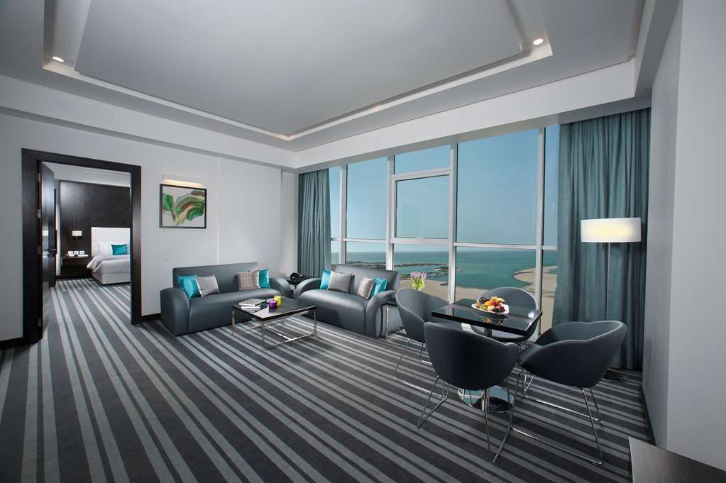 S Hotel Bahrain Sanabis Szoba fotó
