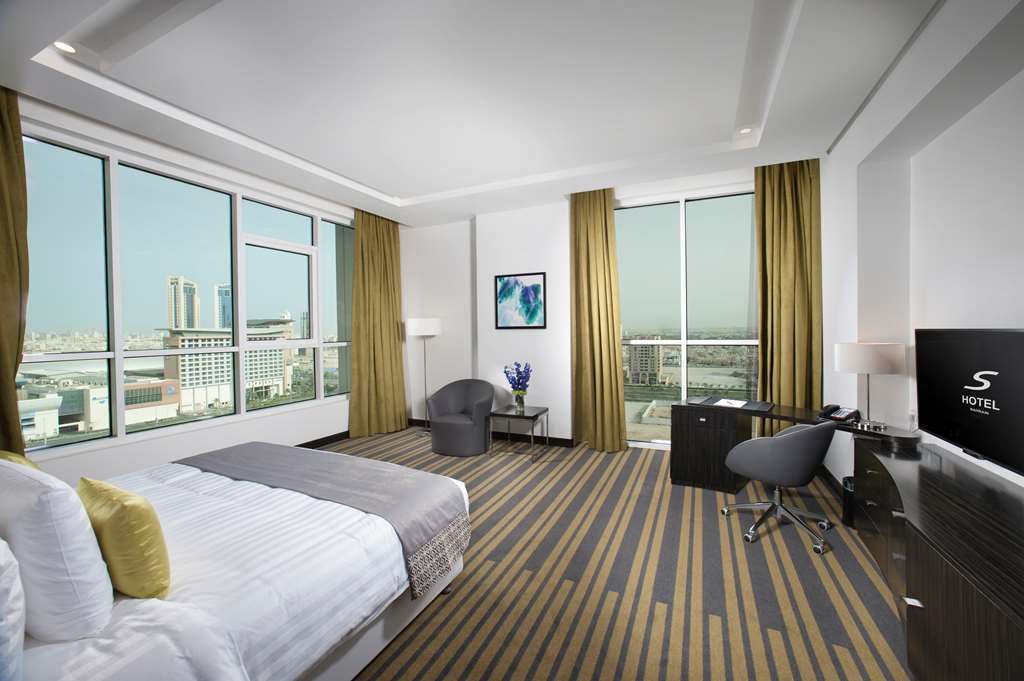 S Hotel Bahrain Sanabis Szoba fotó