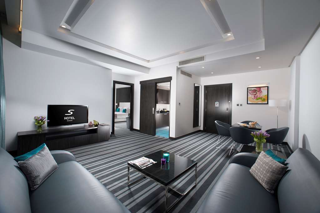 S Hotel Bahrain Sanabis Szoba fotó