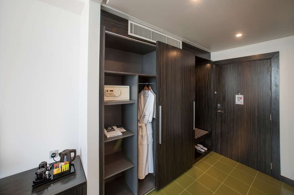 S Hotel Bahrain Sanabis Szoba fotó