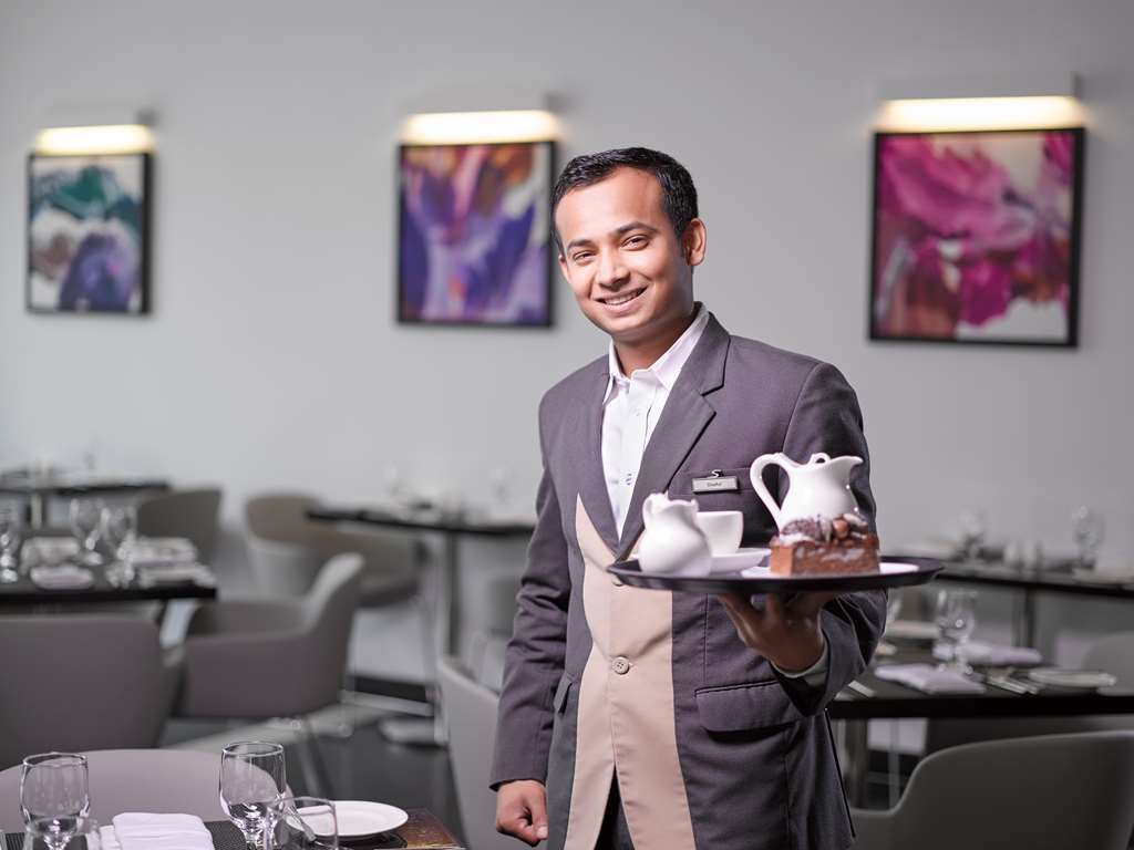 S Hotel Bahrain Sanabis Felszereltség fotó