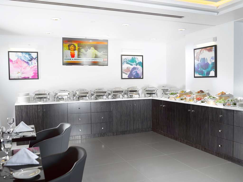 S Hotel Bahrain Sanabis Étterem fotó